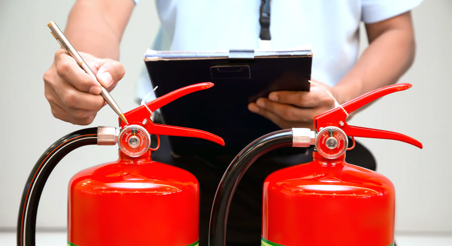 Какие документы использует инспектор пожарного надзора при проведении проверки? фото