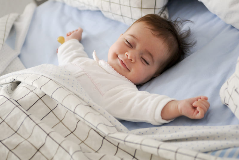 Режим дневного сна ребенка снимок