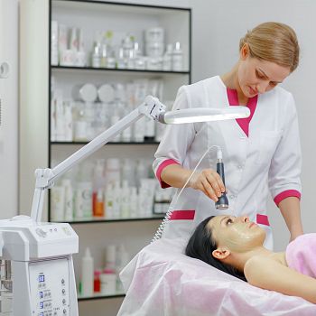 Слушатели СНТА изучат способы применения лазерного излучения в косметологии и дерматологии фото